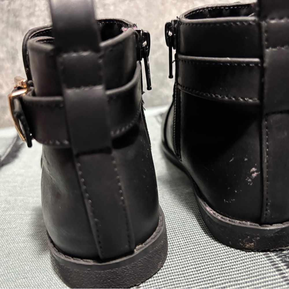 Children’s Place Black Minimalist Ankle Boots with Sturdy Soles - Picture 7 of 12